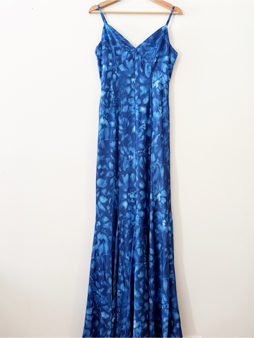 NEW Anthropologie Hutch Blue Tie-Dye Maxi Dress v neck formal sleeveless size 4